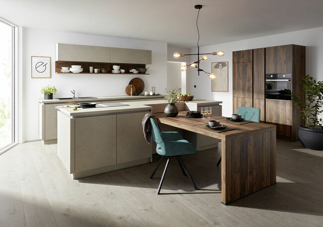 "Mesas e islas de cocina a medida Tarragona - Diseño funcional con almacenamiento integrado"