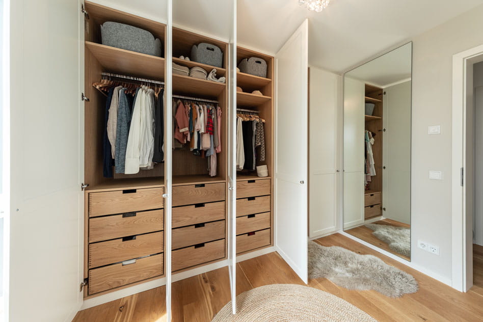 "Vestidores a medida Tarragona - Diseño y fabricación de walk-in closets personalizados"