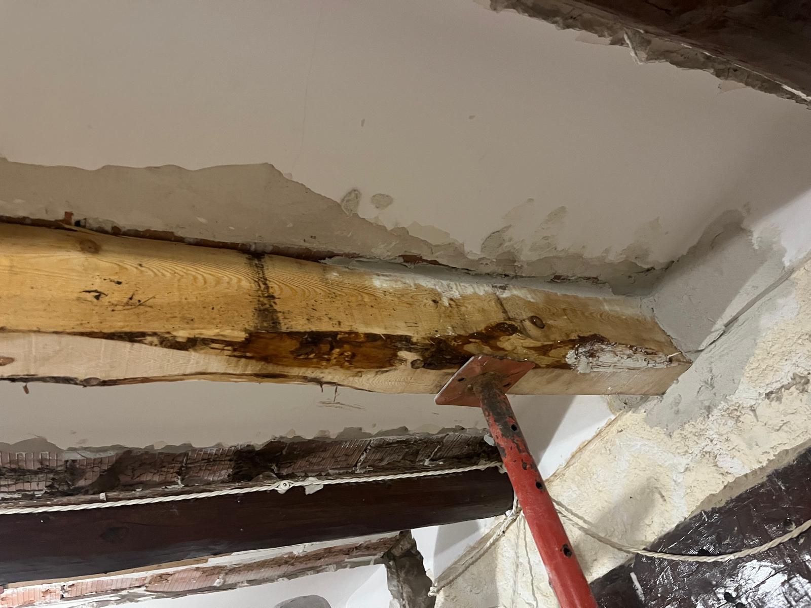 Puntal rojo de seguridad