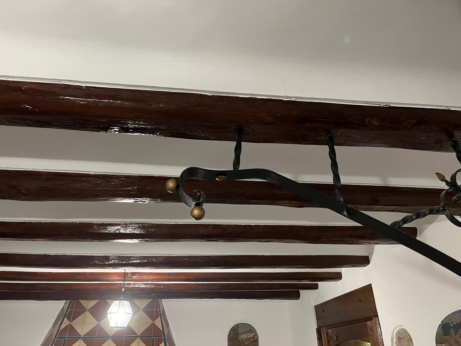 Vigas nuevas recién instaladas