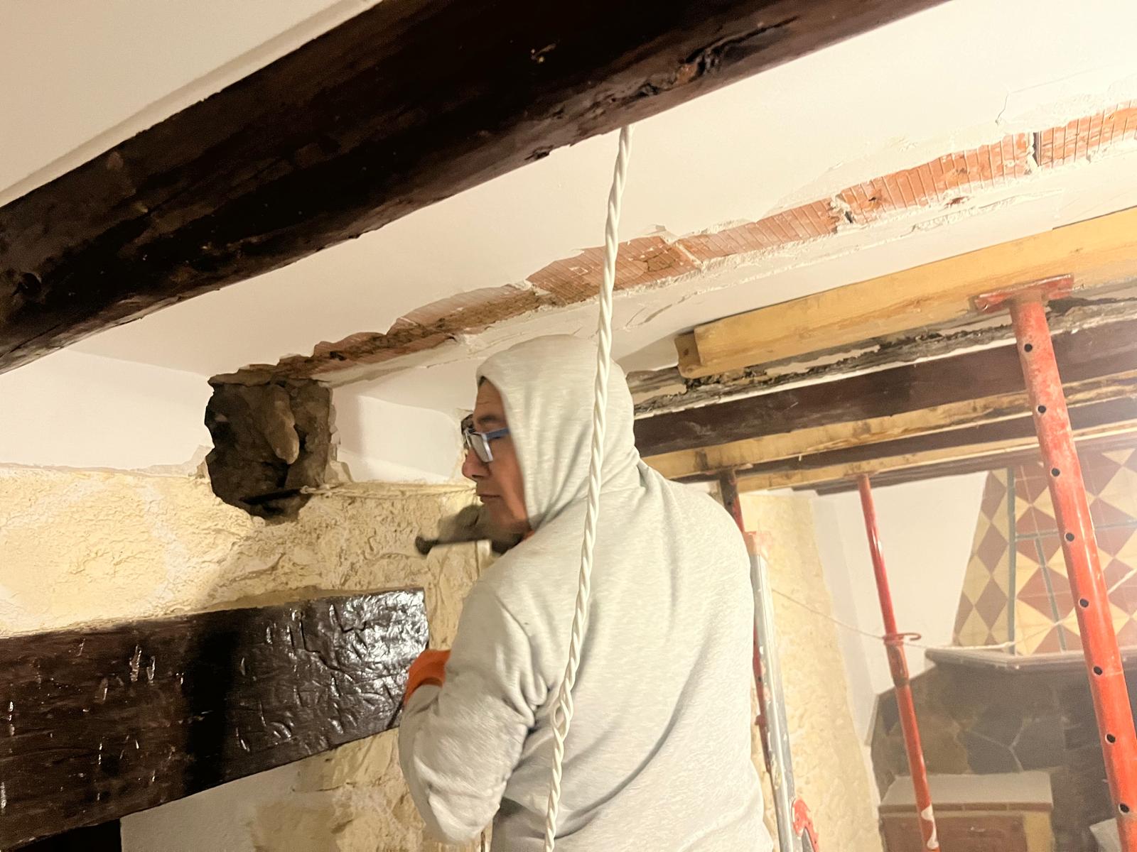 Interior de viga podrida por termitas